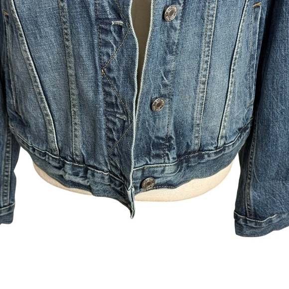 GAP trucker style Blue Jean Jacket size large closet staple - Picture 6 of 13